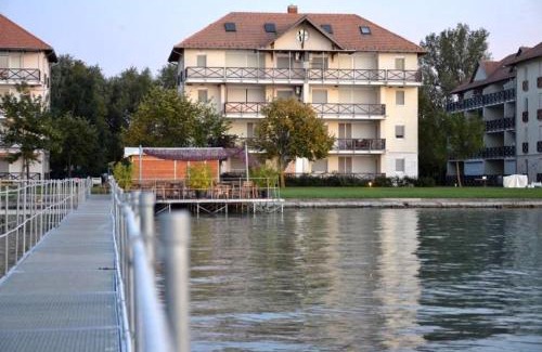 Balatonoszod Apartment | 409 - Vízparti lakóparkban teljes panorámás, modern 2 hálószobás apartman
