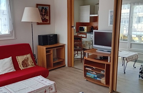 Quartier Saint-Leon Apartment | 40m2 studio located 5 minutes walk from the city center with beautiful terrace