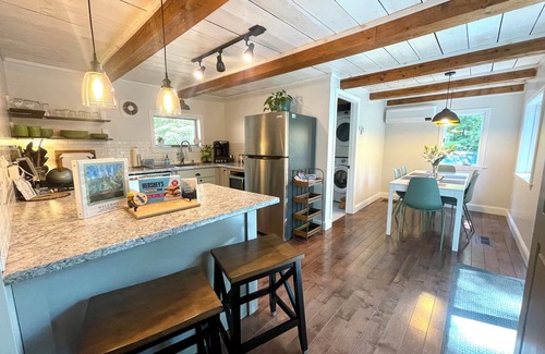 Oxford Cottage | 40min from Portland- Sandy Ridge Family Cottage