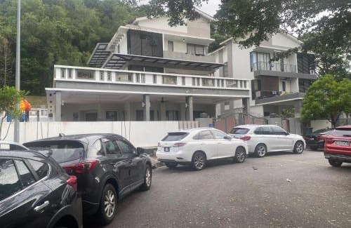 Bayan Lepas House | 40PAX 7BR Villa with Kids Swimming pool, KTV, Pool Table n BBQ near SPICE Arena Penang 9800 SQFT