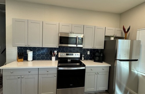 Roosevelt House | 42 Chelsea Place On The Park- In Heart Of Downtown 3 Bedroom Home