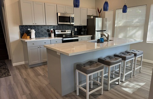 Roosevelt House | 42 Chelsea Place On The Park- In Heart Of Downtown 3 Bedroom Home