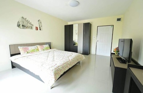 Nong Bon Hotel | 42 Place