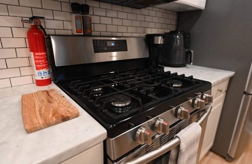 Devon House | 42 Wood Ave · 5 Minute Walk To Beach! Amazing Backyard Space!