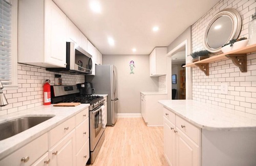 Devon House | 42 Wood Ave · 5 Minute Walk To Beach! Amazing Backyard Space!