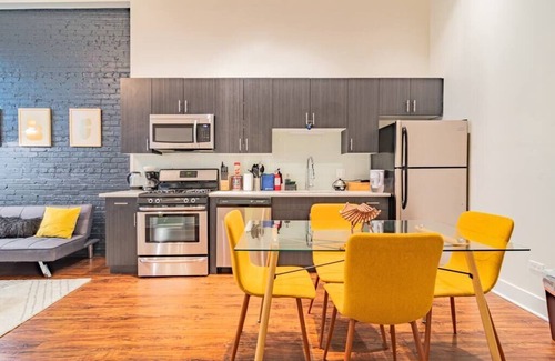 Near South Side Apartment | 420 friendly Modern 2BR with optional parking for up to 6 guests