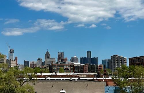 Detroit Apartment | 420 Friendly SKYLINE view Downtown Loft FREE Parking