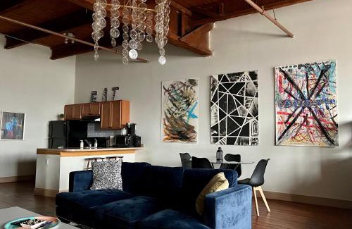 Detroit Apartment | 420 Friendly SKYLINE view Downtown Loft FREE Parking