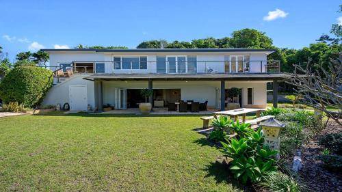 Sapphire Beach House | 420 m² House ∙ 5 bedrooms ∙ 8 guests