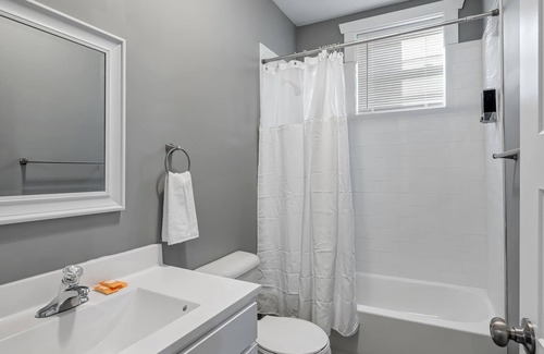 Shaw Apartment | 4228b - Beautiful, Rehabbed Unit in Shaw Community
