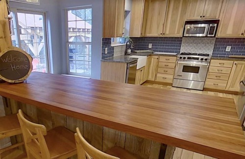 Divide House | 423 m² House ∙ 5 bedrooms ∙ 8 guests