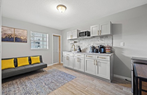 Tampa Bed & Breakfast | 4306 C - Enchanting Home in Tampa