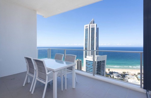 Surfers Paradise Apartment | 43rd Floor - Stunning Apartment at Circle on Cavill!
