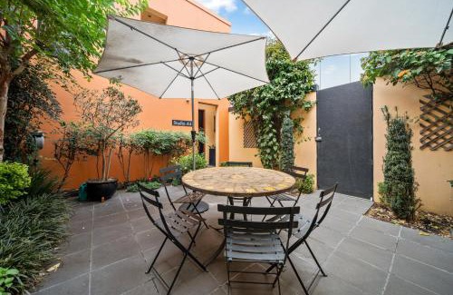 Adelaide Central Business District Apartment | 44 on Gilbert - CBD Studio