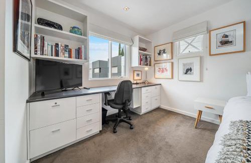 Adelaide Central Business District Apartment | 44 on Gilbert - CBD Studio