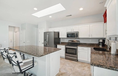 Surprise House | 45+ Charming 2-bedroom house in Surprise Fully Furnished and Comfortable