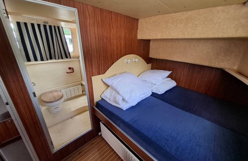 Chenille-Change Boat Rental | 45 m² Houseboat ∙ 3 bedrooms ∙ 7 guests