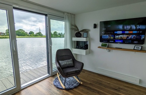 Wangerland Boat Rental | 45 m² houseboat with 40 m² roof terrace, modern furnishings. See photos!