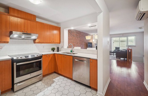 Maisonneuve Condo | #453 Spacious & Stylish 3 Bedrooms Condo on 2 Floors