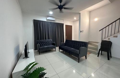 Tebrau House | 46 Crest Near Yi Jia HeLiXuan New Cathay Long Sing Mount Austin Restaurant