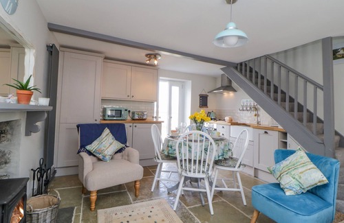 Dartmouth House | 46 CROWTHERS HILL, pet friendly, with a garden in Dartmouth