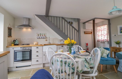 Dartmouth House | 46 CROWTHERS HILL, pet friendly, with a garden in Dartmouth