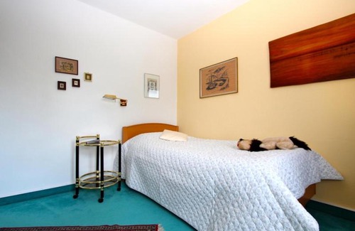 List House | 4865 Private Rooms