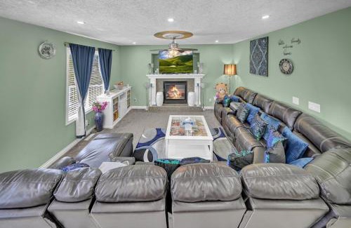 Calgary House | 48a Luxury Lake Home W Massage Meditation Gym Ac