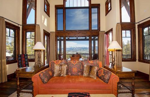 Granby House | 492 Golf Course Circle