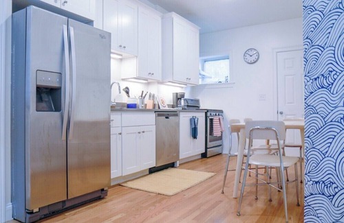 Highland Park Apartment | 4BD 1.5BTH Comfy Newly Renovated Apt