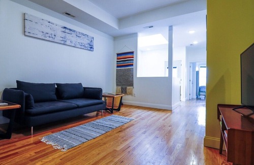 Highland Park Apartment | 4BD 1.5BTH Comfy Newly Renovated Apt