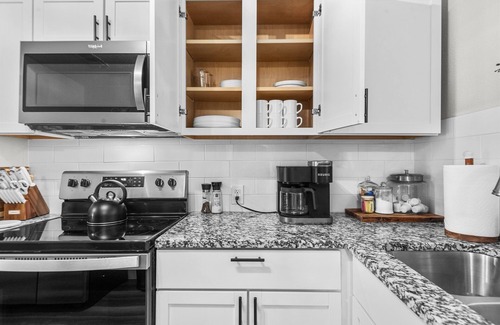 Temple House | 4bd/2ba~1mi from Baylor Scott & White ~Restaurants