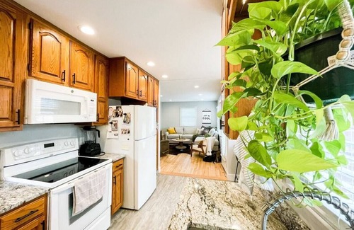 Lincoln House | 4bd 3b 8 guests | Large Backyard | BBQ Grill