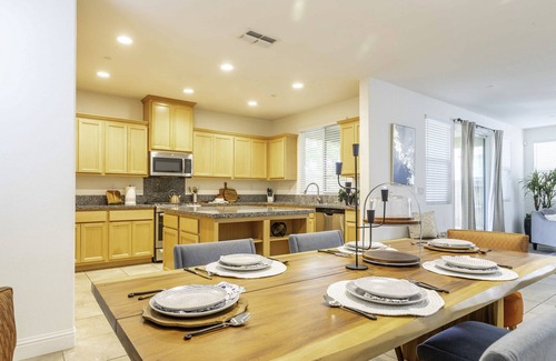 Elk Grove House | 4Bd/3Ba for 10+ ModernSpacious House