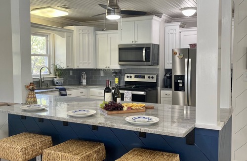 Dadeville House | 4BD 4BA 2 King Suites, Nursery, Kayaks, Lilypad, Pool Table, Foosball, AirHockey