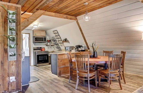 Bailey Cabin | 4bd AFrame Cabin with Hot Tub + 13,000ft Mountain Views + Hiking Close By