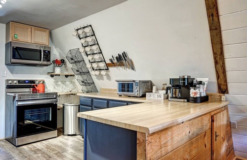 Bailey Cabin | 4bd AFrame Cabin with Hot Tub + 13,000ft Mountain Views + Hiking Close By