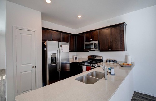 Del Valle House | 4BD house 7 min from Tesla,Circuit of America & Austin Airport