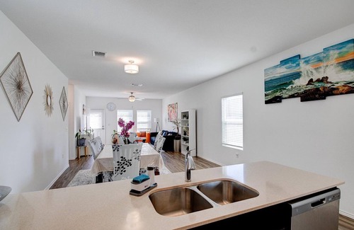 Del Valle House | 4BD house 7 min from Tesla,Circuit of America & Austin Airport