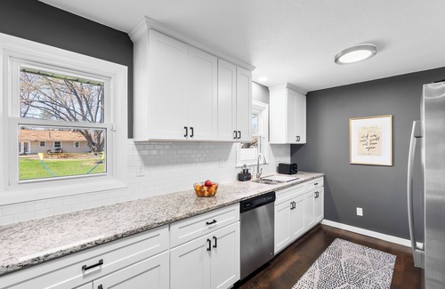 Richfield House | 4BD Near Airport & MOA - Movie Room & Outdoor Fun