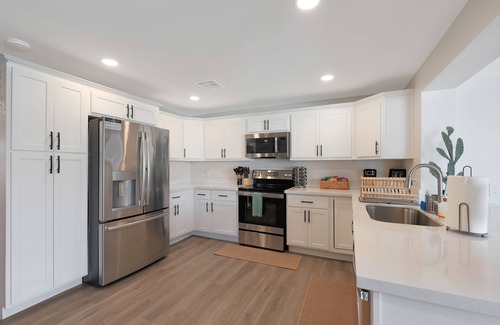 Glendale House | 4bd pool house, bbq & games