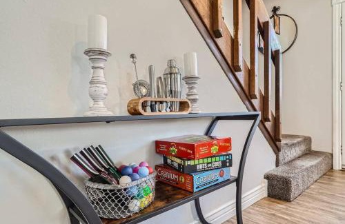 Trendwood and Frankline Square House | 4bd Serene Escape Denver: BBQ;Firepit;Arcade