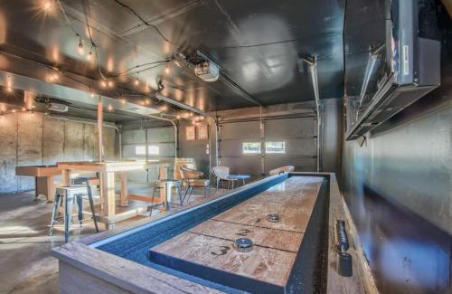 Briargate House | 4BD With Game Lounge Hot tub Dog Friendly USAFA