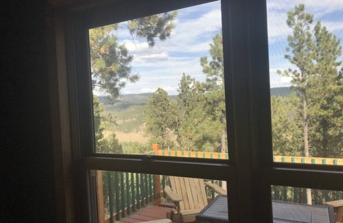 Newcastle House | 4bdr with a Beautiful Mountain View while relaxing in a Jacuzzi