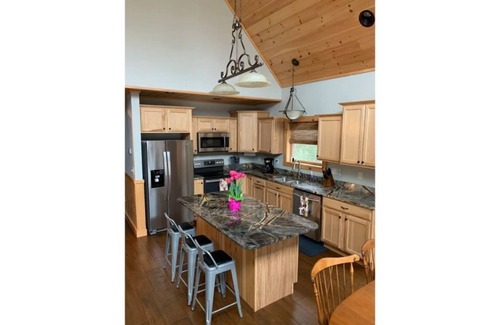 Bethel Ski Chalet | 4bdrm Chalet-close to downtown & outdoor adventure