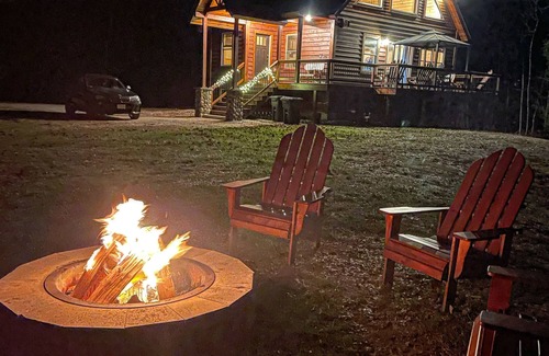 Bethel Ski Chalet | 4bdrm Chalet-close to downtown & outdoor adventure