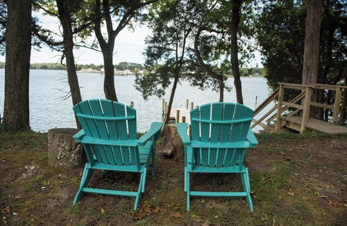 Valley Lee House | 4BDRM River front house with Private Beach in Hollywood