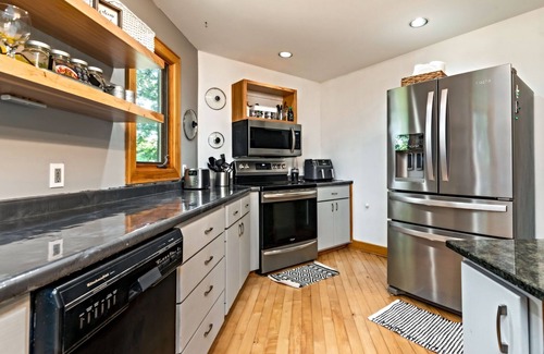 Murphysboro House | ^4BdrmsEACHw/PRIVATEBathrms^