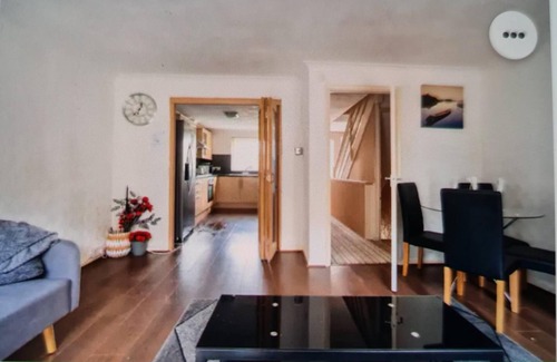 Chatham House | 4bed Castle in Medway Free Sports Channel Parking