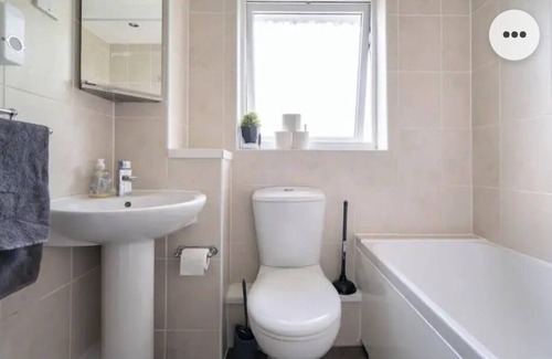 Chatham House | 4Bed Castle in Medway free sports channel parking